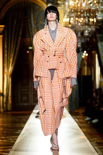 Look 15